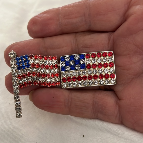 Pair of Silvertone vintage rhinestone flag brooches - Picture 2 of 6